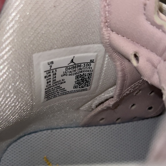 Air Jordan 6 Retro, Pink and White, Size 7 - Picture 4 of 4